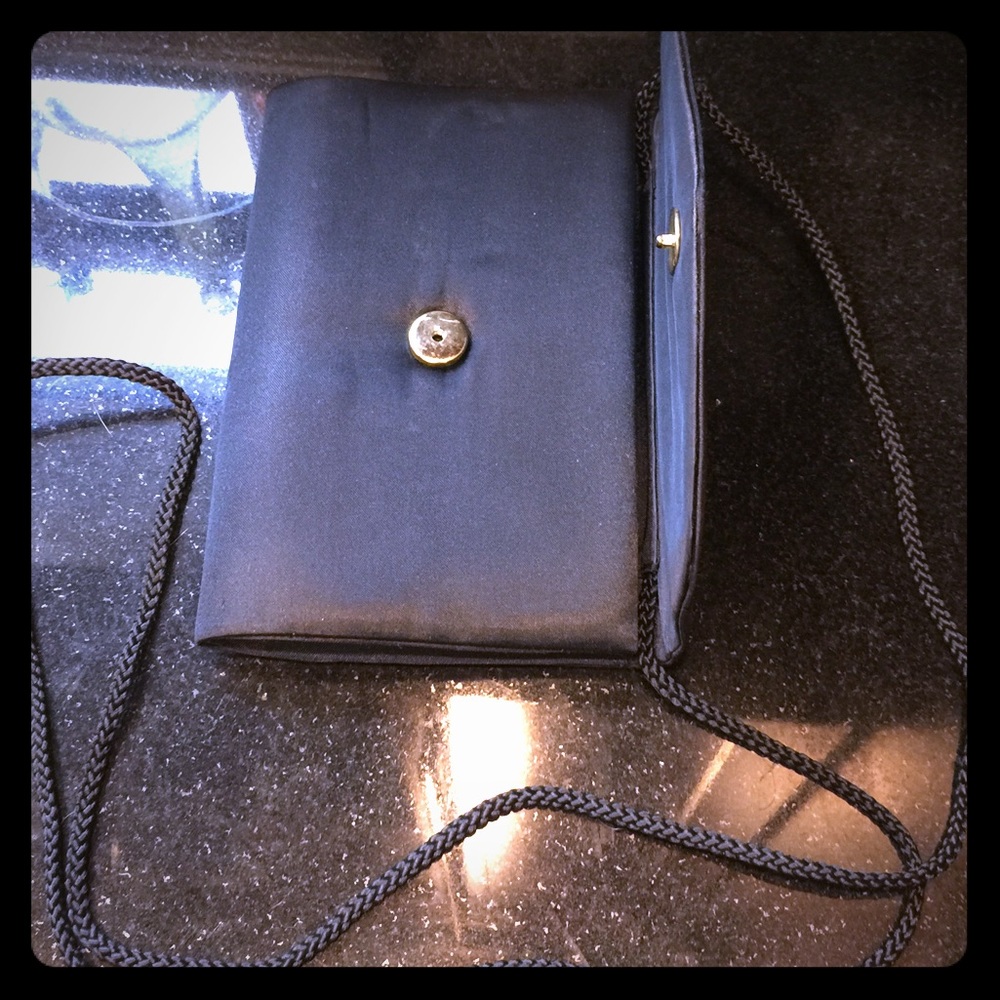 ~*Claire’s 🔵Black Silk Clutch w optional strap🔵